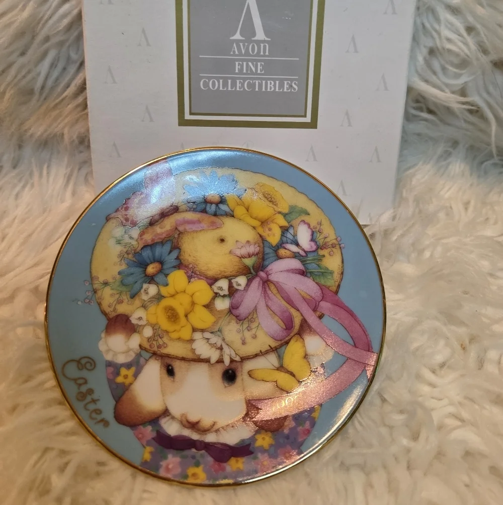 Avon 1995 My Easter Bonnet Porcelain Plate